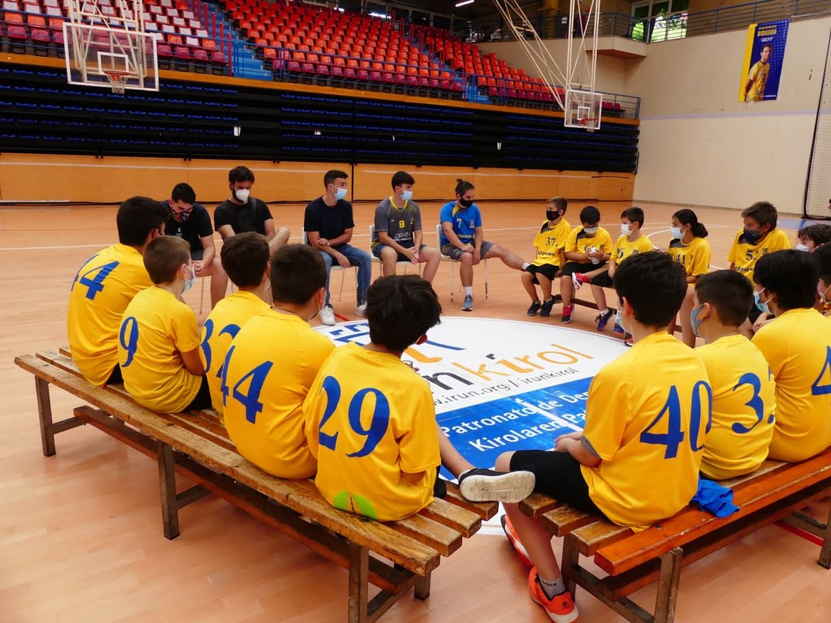 CD Bidasoa Irun tweet media