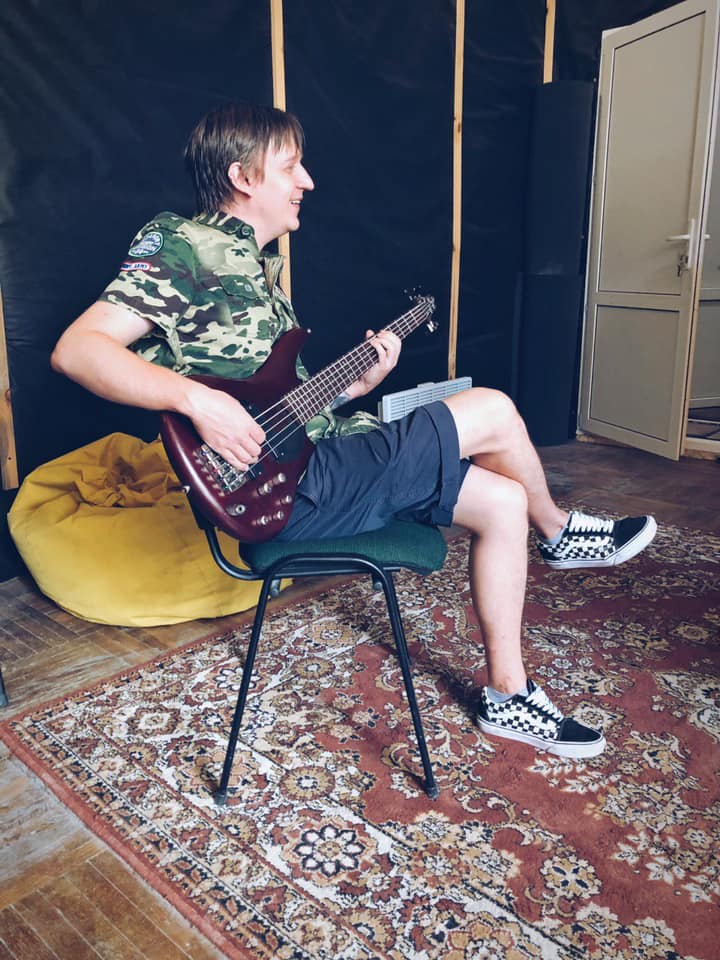 larmesinconnu's tweet photo. Keep spinning the wheel and rolling the tape 
Another record session
Some say it would be instrumental track this time 🖤
Thanks to Zavgorodnev Boris and Andriy Bardachov

 #larmesinconnu #recording #studio #experimentaldoommetal #guitar #instrumental #metal #metalmusic #gothic https://t.co/1qqzOSw6KO