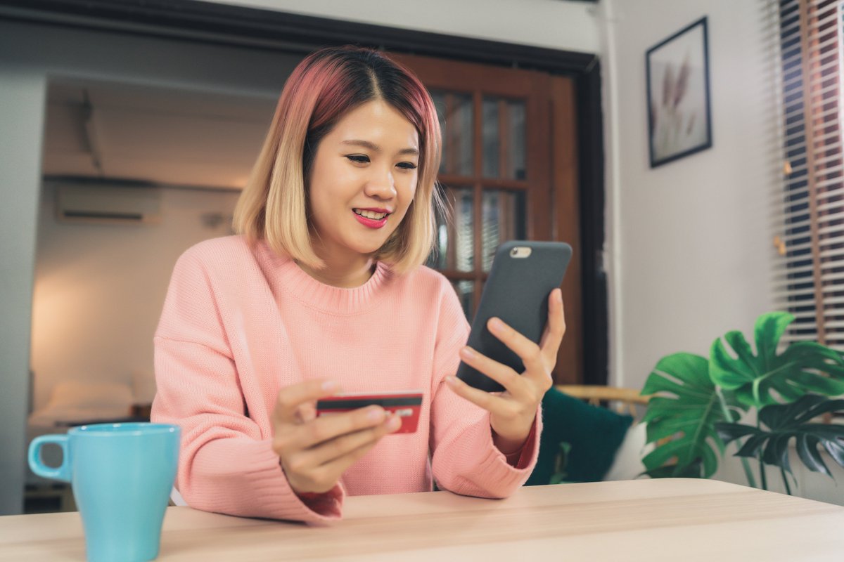 AdevintaSpain's tweet photo. Lo recoge nuestro informe #PulsoDigitalAdevinta: 7 de cada 10 españoles se fía por igual de las compras en tiendas físicas y online. 💻

Descubre cómo ha cambiado la confianza de los consumidores a raíz de pandemia 👉 https://t.co/BhX3vYtimf #AdevintaNews https://t.co/B6VRxq8GvW