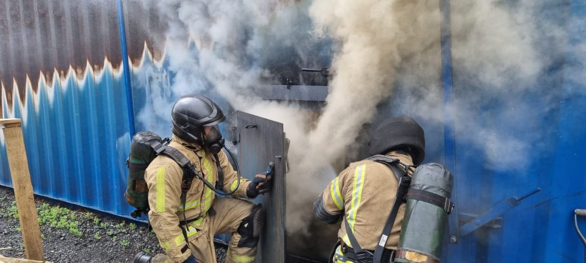 Dave_Joyner's tweet photo. 2 x weeks in Devon learning and developing skills in fire behaviour, a great qualification delivered by some fantastic instructors and not a bad group of colleagues 😜 #CFBTI #firebehaviour #backdraft #flashover #firegasignition #knowledge #educate #teach #coach @shropsfire https://t.co/xMu8amMgoD