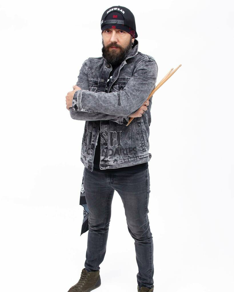 ContinoomMusic's tweet photo. 🥁Cool as FCK Ujj Árpád  #drummer #metaldrummer #rockdrummer

#continoom #electrometal #heavymetalhungary #szeresdazenet #dob #dobos https://t.co/14szXdoZwg