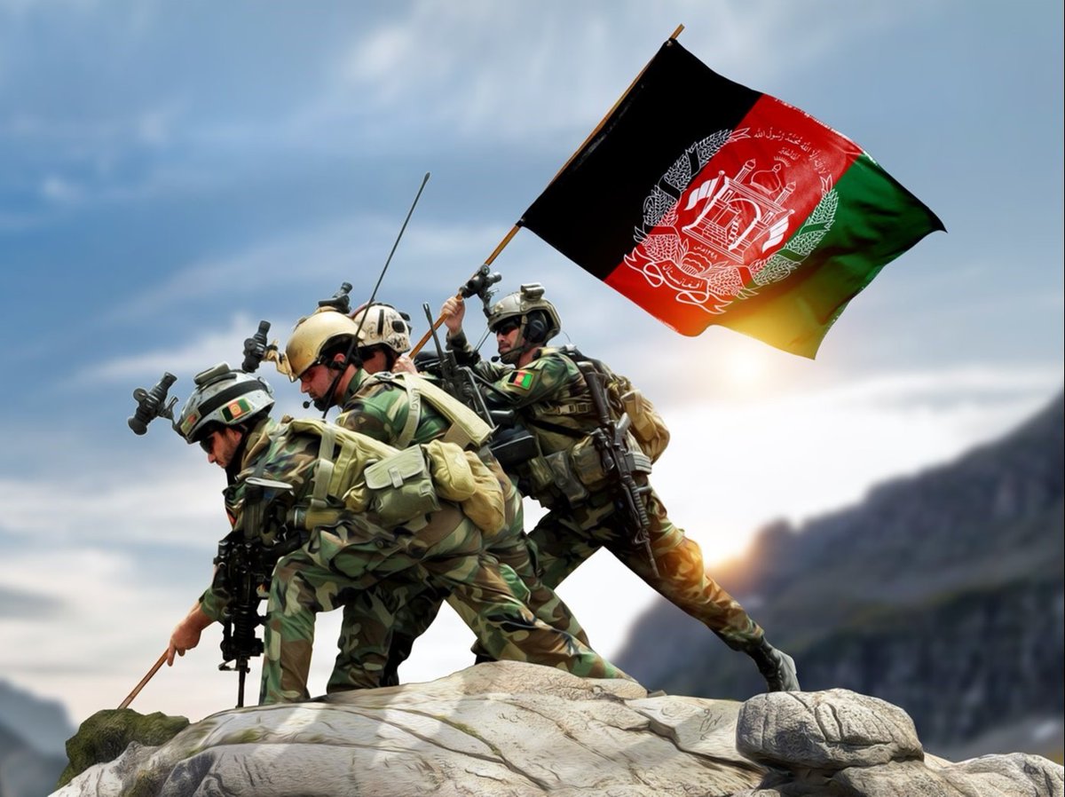 AfghanistanInFR's tweet photo. A l'occasion de célébration de #JournéeDuDrapeauNational d'#Afghanistan & face à l'avancé des ennemis,, il faut s'unir tous en hissant haut et fort les couleurs du pays 🇦🇫: noir, rouge & vert, et apporter son soutien à #ANDFS (forces armées nationales d'Afghanistan) https://t.co/oodxJ3IPt6
