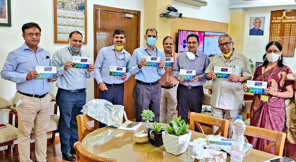 Railwhispers's tweet photo. #SKBansal's 1st book of 8th edition on S&T deptt. released today formally by #MemberInfra RlyBd #SanjeevMittal in the presence of Rahul Aggarwal AM/Signal, Mrs.Aruna Singh AM/Tele, Shaminder singh PCSTE/NR & many other high officials of @RailMinIndia.
Congratulations🎉Bansalji https://t.co/3zyBjkvhVm