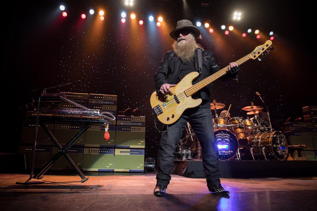 [ HOMMAGE 🎧] Dusty Hill, bassiste du groupe texan ZZ Top, avait rejoint le célèbre groupe de blues rock en 1969. Retour sur les concerts cultes des plus grands groupes de rock, de metal et de grunge. 👉 fcld.ly/m9a84bg

© Getty Images