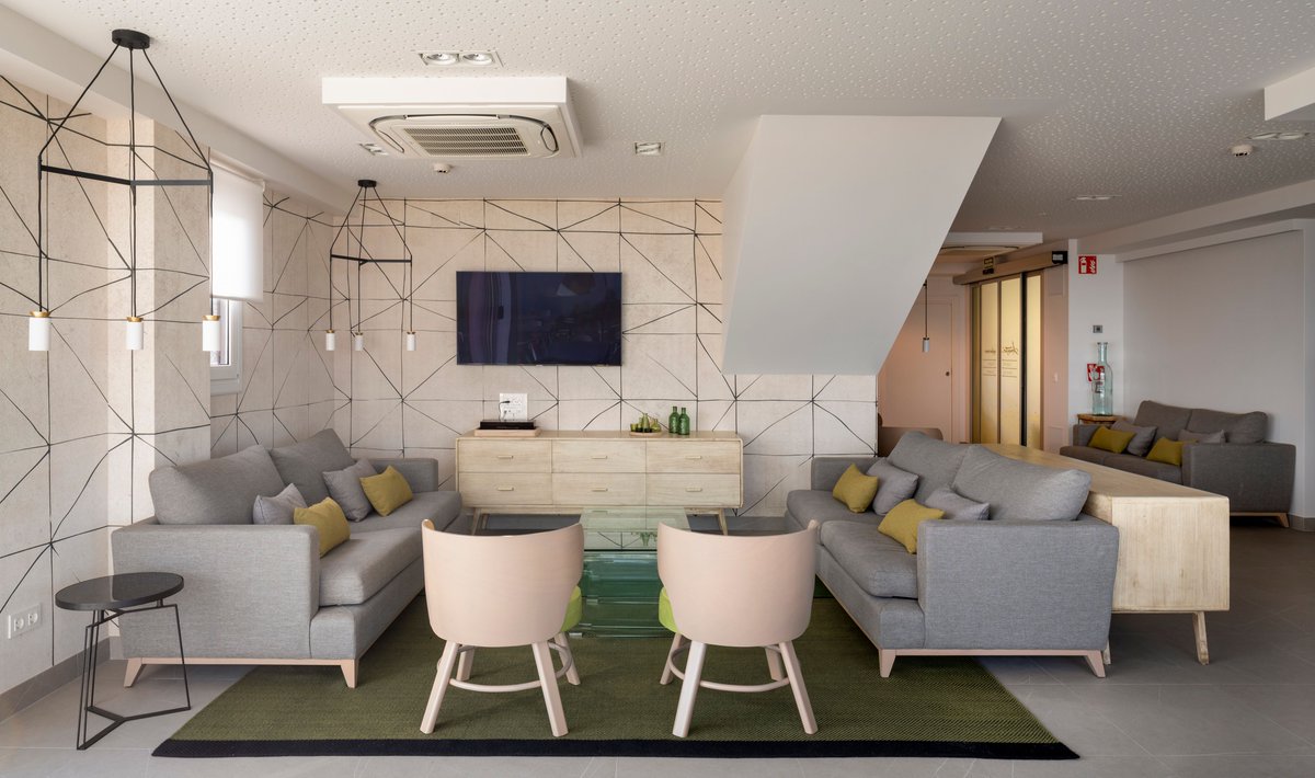 CASUAL_HOMTRACT's tweet photo. Vive la experiencia del descubrimiento del txakoli en uno de los entornos más envidiables de todo el norte de España.
Un proyecto de Gunartea Interioristas @gunartea con muebles Casual Home&amp;Contract. https://t.co/rkUwDlTATK