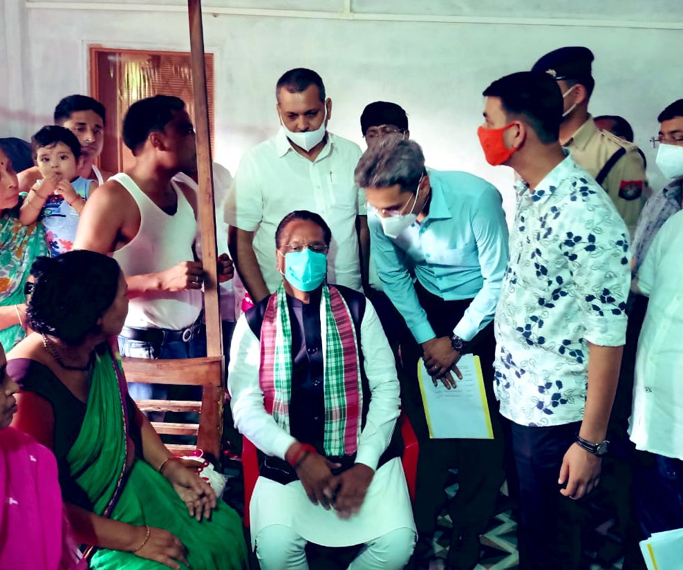 TheAshokSinghal's tweet photo. Martyr Liton Suklabaidya (PSO, SP) sacrificed his life protecting Cachar SP during the Assam-Mizoram border clash.

Met his mother today &amp; handed over a cheque of Rs 50 lac. 

Min @ParimalSuklaba1, Lakhipur MLA @iKaushikRai &amp; Ratabari MLA Bijoy Malakar were also present. https://t.co/KXhds0Jazt