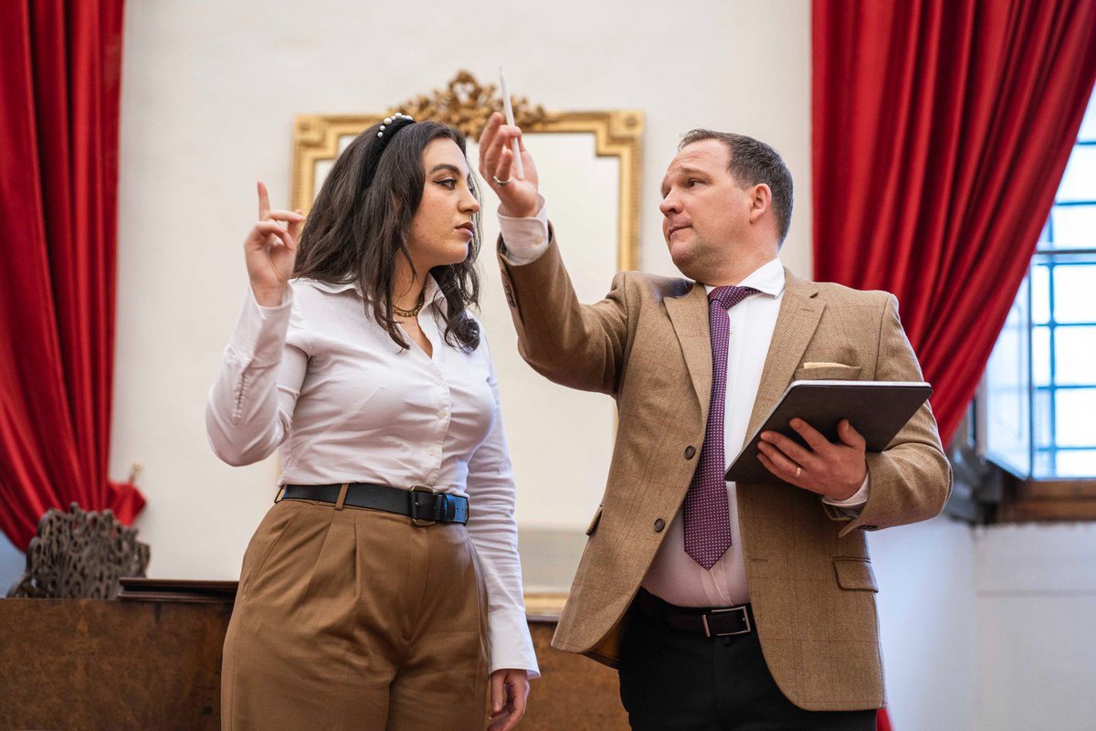 "At Mascarade Opera Studio (...) we encourage artists to perform without excuses and without the fear of failure, to perform because they have a deep seated desire to express the human condition through music.” 
Dr. Ralph Strehle, Director at Mascarade Opera Studio