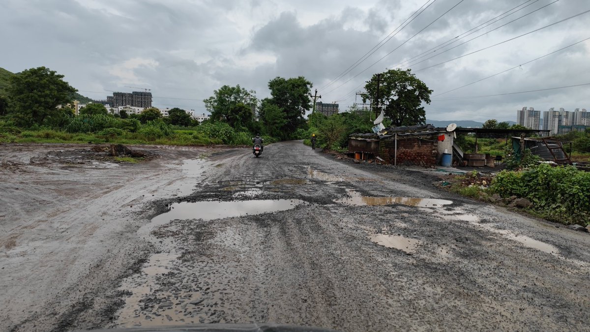 PhotoNthusiast's tweet photo. #Mahalunge to #Nande road in a worst condition since last 5 years. Nightmare for residents here. For how long people have to wait for a road here? It's not at all safe to drive here. @PMCPune @Pune @PuneTimesOnline @punedaily @CMOMaharashtra @OfficialPMRDA https://t.co/DgjNoaS6QO