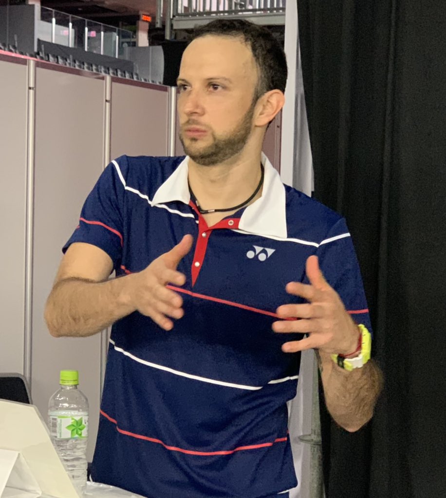 jacobqvirin's tweet photo. Here is Kevin.
Kevin is cool.
Kevin is humble. 
Kevin explains how to qualify for the quarterfinals at the #Olympics .
Kevin trains with his friends and makes sure his parents have enough money.

Be like Kevin. What a man from Guatemala 💪 #Badminton #Tokyo2020 https://t.co/TEHxFLszn9