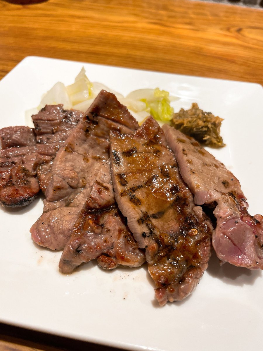 仙台で牛タンを…
食べてないのに気付いて
慌てて食べてみた笑

#食べ歩き #仙台 #仙台駅