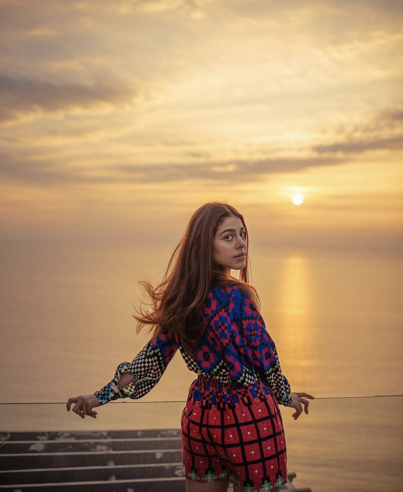 GraziaIndia's tweet photo. Golden hour is #AlayaaF's #happyhour!
#Bollywood #celebrity #goldenhour #sunkissed #lookoftheday #pictureoftheday https://t.co/KBuRQc7kOz