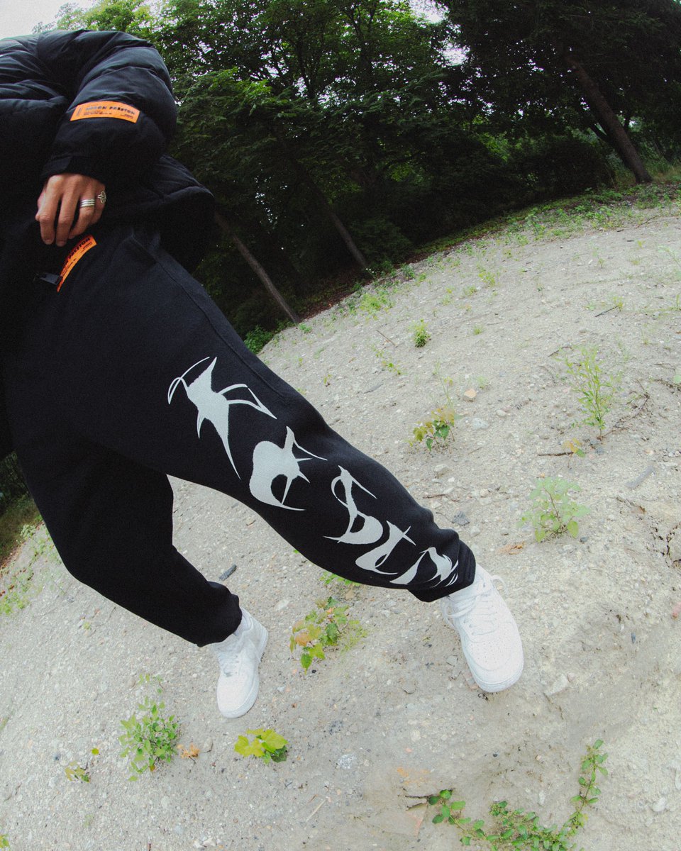 gate194's tweet image. check out @nike Air Force 1's and many more styles and silhouttes  at our big brother @overkillshop 

paavo in 

FW21 @heronpreston 
paint texture printed sweats 
'CTNMB' turtleneck knit
and nylon puffer jacket