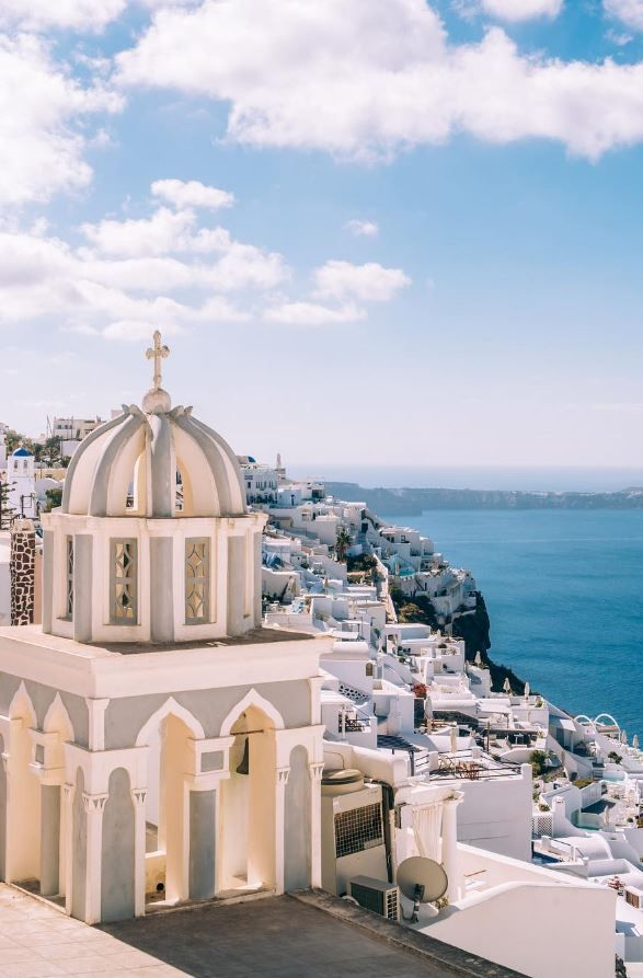 HarasHouses's tweet photo. Keep travelling and you’ll eventually discover Santorini! And you' ll keep coming back!
https://t.co/74jW0BgFGb
#Santorini #Imerovigli #Summer2021 #Travelblogger #travel #covid_free #vacation #photography #Views https://t.co/pg56ps5J8F