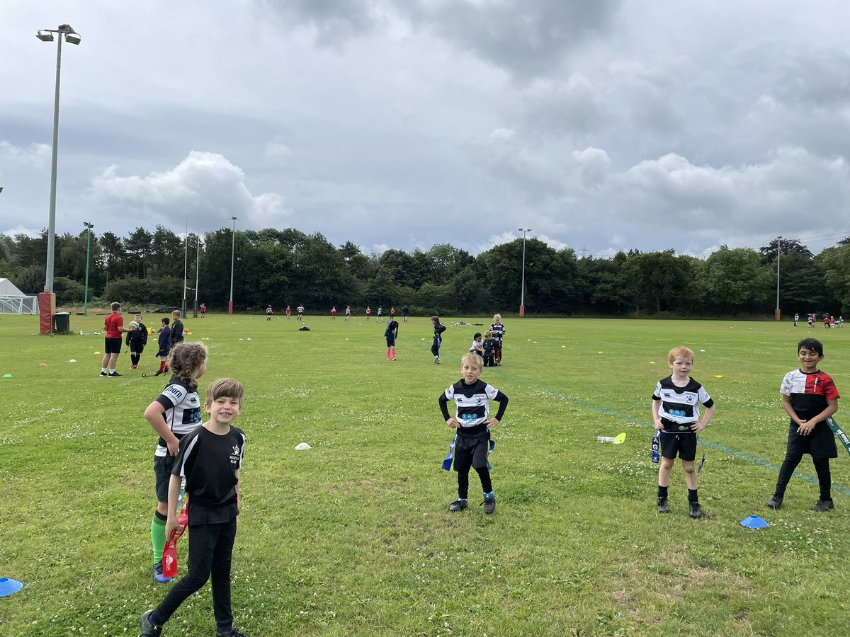 TouchlineSC's tweet photo. We’ve been that busy that we didn’t get time to post yesterday but what a camp we are having @VeseyansRugby loads of smiles and skills being developed. Big thanks to rugby legend @HarryEllisuk 🐯🏴󠁧󠁢󠁥󠁮󠁧󠁿🦁 for coaching and Q&amp;A with the players. Thanks to @NorthMidsRFU for supporting us https://t.co/ZdE9KxeliV