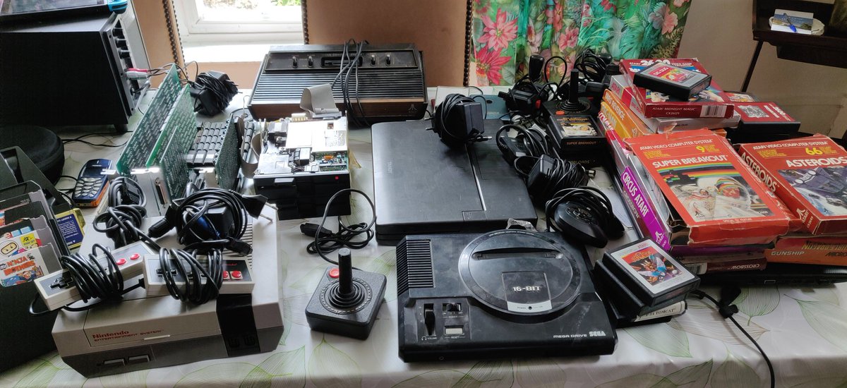 CM_Tokaj's tweet image. La pêche a été bonne ! 

J'avais stocké tout cela dans un grenier depuis 5 ans 😅