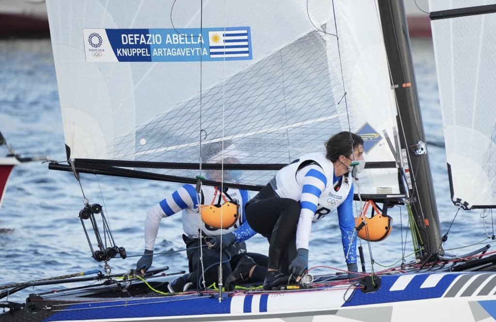 #Tokyo2020 🇺🇾 | AÚN HAY CHANCES

La dupla <a href="/DefazioKnuppel/">Defazio-Knuppel</a> disputaron las regatas 4,5 y 6 en la madrugada del día de hoy. En las tres, finalizaron en el lugar 17 de 20 embarcaciones. Esto los coloca en la posición 18 en la general. El sábado 31/7 a las 00:00 vuelven al agua.