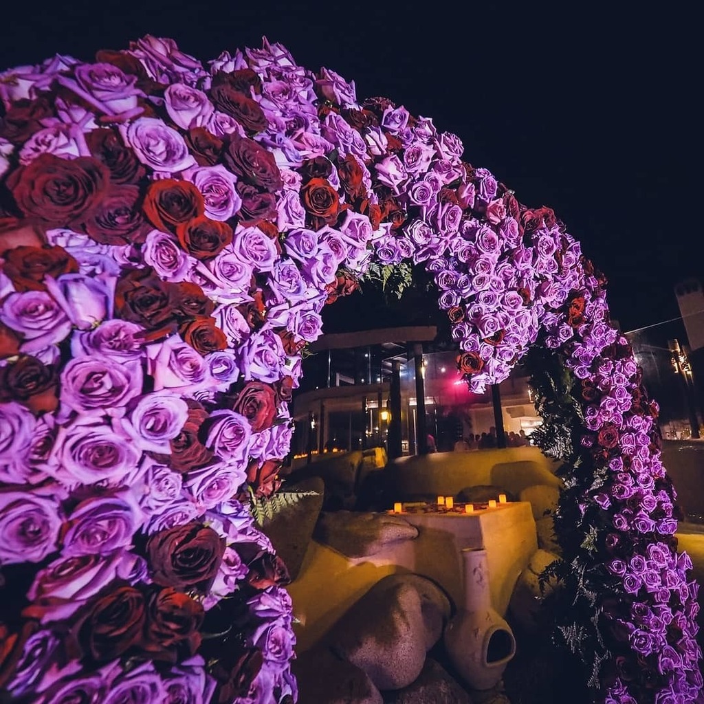 Blooming with love 💜💗 Always a pleasure collaborating with Jeff Leatham and watching him bring our vision to life! 
​Planning and Design: @sacks_productions <a href="/robinholt/">Robson Little</a>.sacksproductions
​Floral: <a href="/jeffleatham/">JeffLeatham</a>
​Venue: @lasventanasalparaiso
​Photo: @juancarlostapiaphotography
​.…