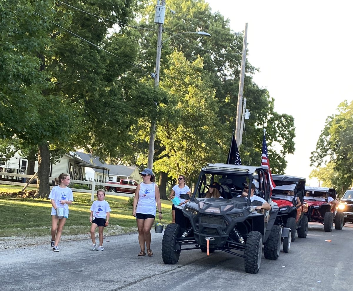 BEOUTDOORScom's tweet image. The team representing at the parade in Jefferson County, KS  #beoutdoors #paradevibes