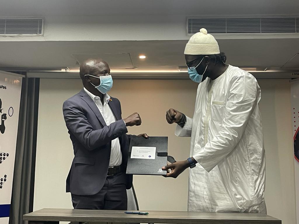 AFRICTIVISTES's tweet photo. #OpenGovLab
Signature de Convention entre @AFRICTIVISTES et la mairie de Guinée #Bissau M. Luís Simão Enchama dans le cadre du lancement d'un de nos projets phares sur la gouvernance locale ouverte. https://t.co/LjGwT4gcic