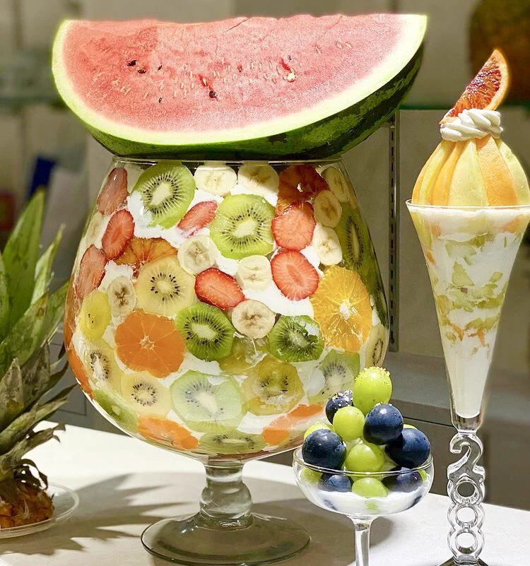 日本一高いパフェ！？「スーパーDOKANパフェ」が凄すぎるwww