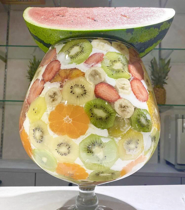 日本一高いパフェ！？「スーパーDOKANパフェ」が凄すぎるwww