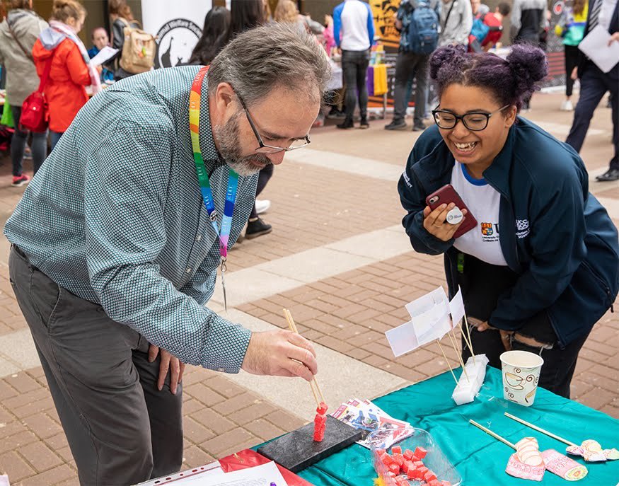 TomasTyner's tweet photo. Weโll look who was on wrong side of the camera back in 2019! Thanks Kevin ๐๐๐ท #ucc #openday ? #freshersfest ? #memorygone ๐ https://t.co/7KFGMsMoSU