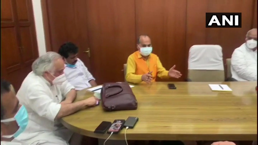 ANI's tweet photo. Delhi: A joint meeting of a group of Lok Sabha and Rajya Sabha MPs, constituted by Chairperson of Congress Parliamentary Party (CPP) Sonia Gandhi, is underway at CPP office in Parliament. https://t.co/dREjFEuXnl