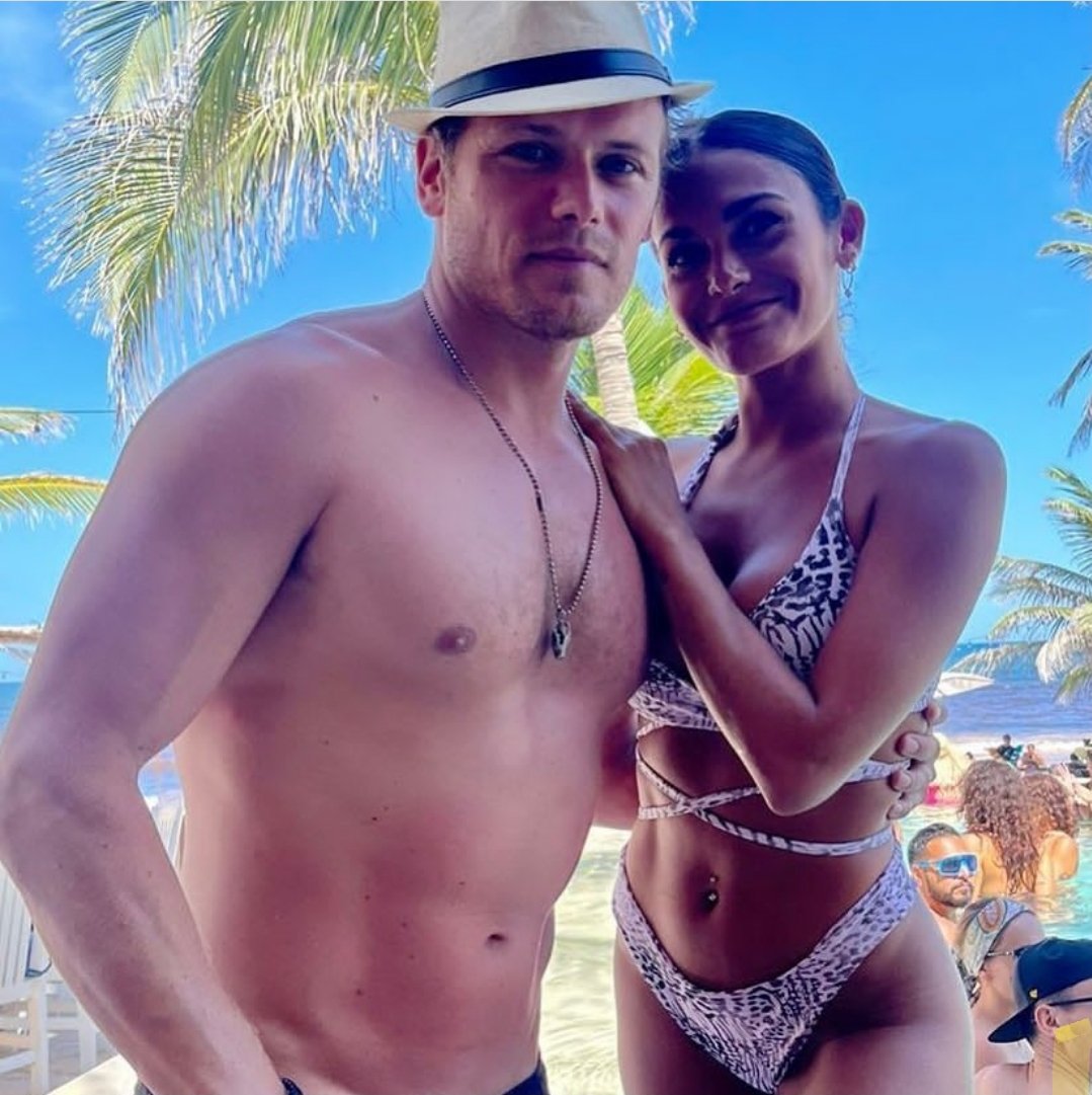Lmccurdydunn's tweet photo. This is #SamHeughan. He's an actor. He plays a fictional character named #JamieFraser on a show called #Outlander. Currently Sam is living his best life in #Mexico. Here's a pic of SAM &amp; a beautiful fan. #dontbejealous #realitycheck #actorsarepeople #realityvsfiction https://t.co/ziGpUmKWvM