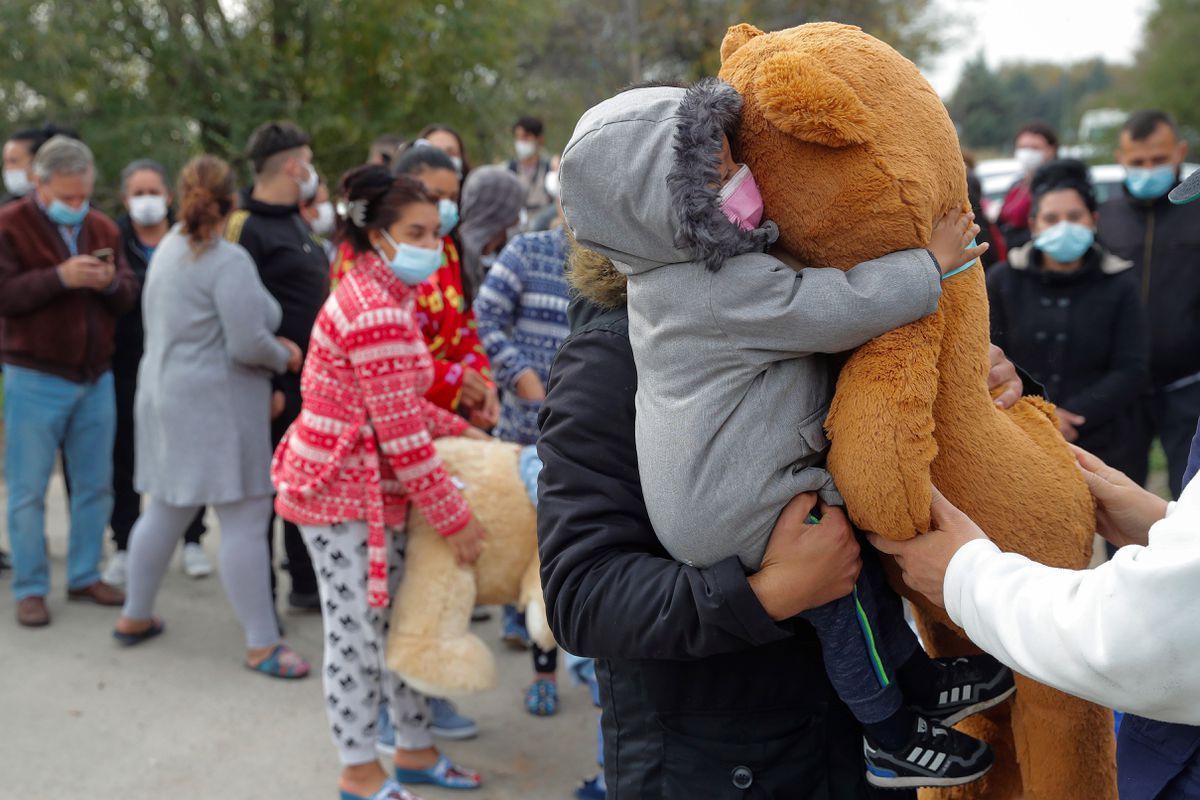 La pobreza infantil se traslada del campo a la ciudad: más de un millón de menores vulnerables viven en las urbes
buff.ly/2VfoWda
<a href="/mpinedocastell/">Marta Pinedo Castell</a> <a href="/el_pais/">EL PAÍS</a>
#InformeFamilia #Familia #infancia #Pobreza #PobrezaInfantil #ciudades #estudio #Espana #Madrid #Vivienda