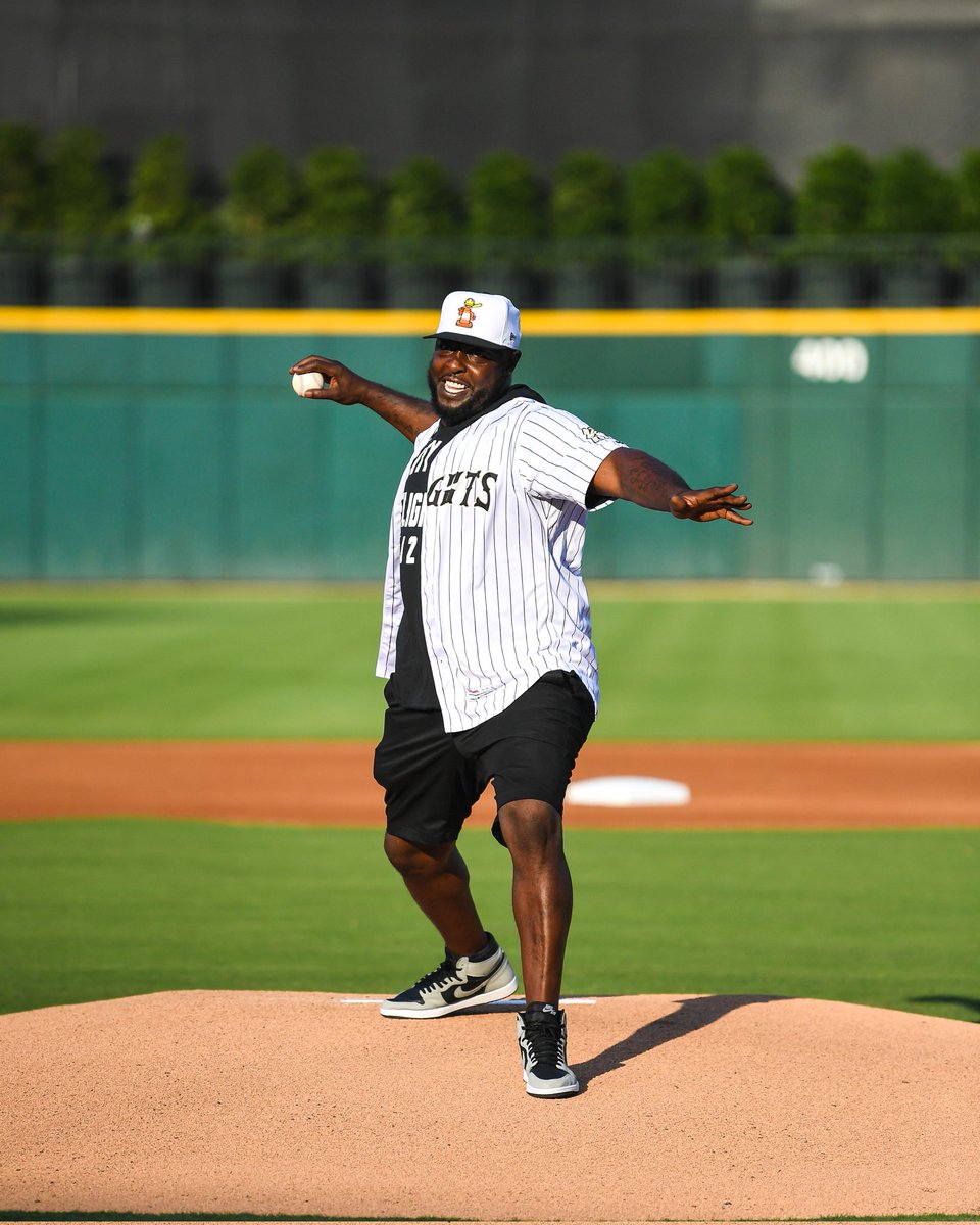 KnightsBaseball's tweet photo. BIG thanks to former @Panthers defensive end Charles Johnson for throwing out last night's ceremonial first pitch! 🔥🔥

📸: @laurawolffphoto https://t.co/k8WG9SrHiF
