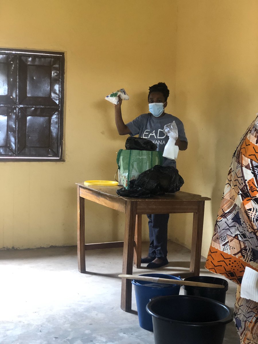 EmmyyyyyK's tweet photo. At @leadforghana we believe that ‘Responsibility is Mutual’. I spent my day yesterday at Kalpohin Kamaria to support my colleague’s community impact project.
She facilitated a skills training session. https://t.co/a9cwgFIymy