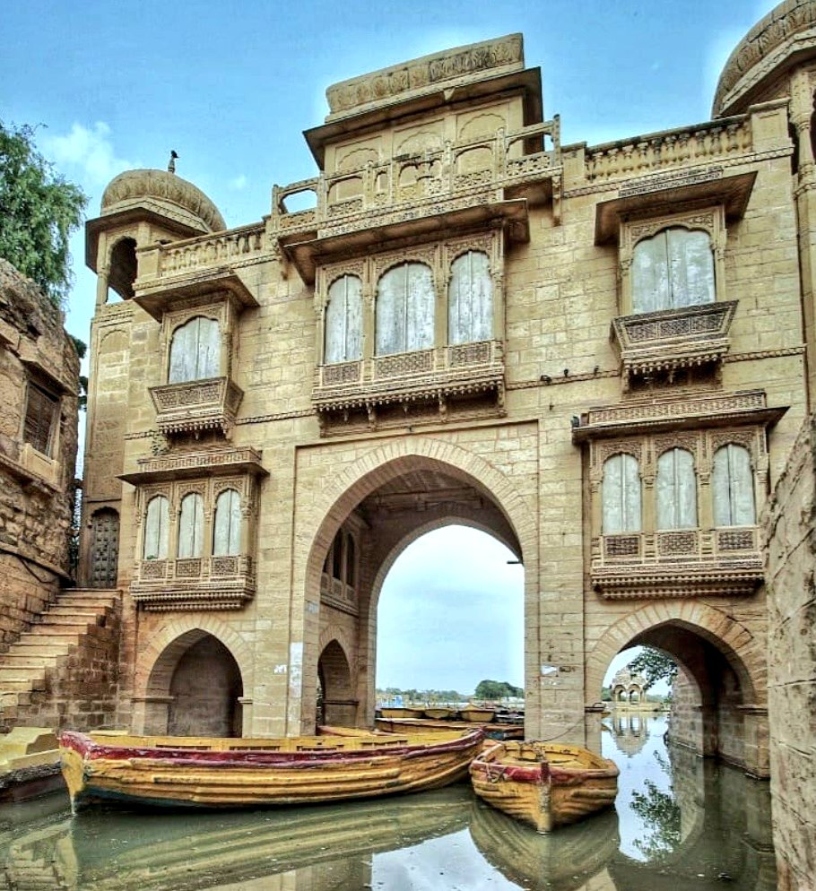 Tilon ki Pol, Gadisar lake, #Jaisalmer.
beautiful sandstone door with triple arch, the Tilon-ki-pol (Door of Tilon), which dates from the 14th century
#IncredibleIndia #doorsofindia #heritageofIndia