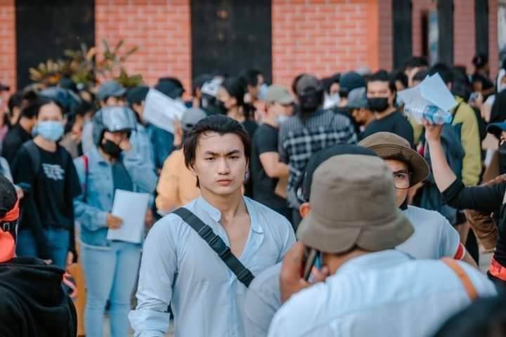 MiaLinn2's tweet photo. SAC terrorists abducted Ko Zin Ko Ko Khant, a volunteer helping Covid-19 patient to get oxygen at Taungoo today. #WhatsHappeningInMyanmar #July29Coup https://t.co/AQ2imaKxfS