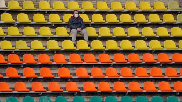 GxlDeFekir's tweet photo. Plaza de toros llenas, manifestaciones de miles de personas permitidas, salas en conciertos y discotecas llenas. Pero en un estadio de fútbol el 25% solo 😂😂😂. HIJ0S DE PUT4 https://t.co/lNIUHV3NaG