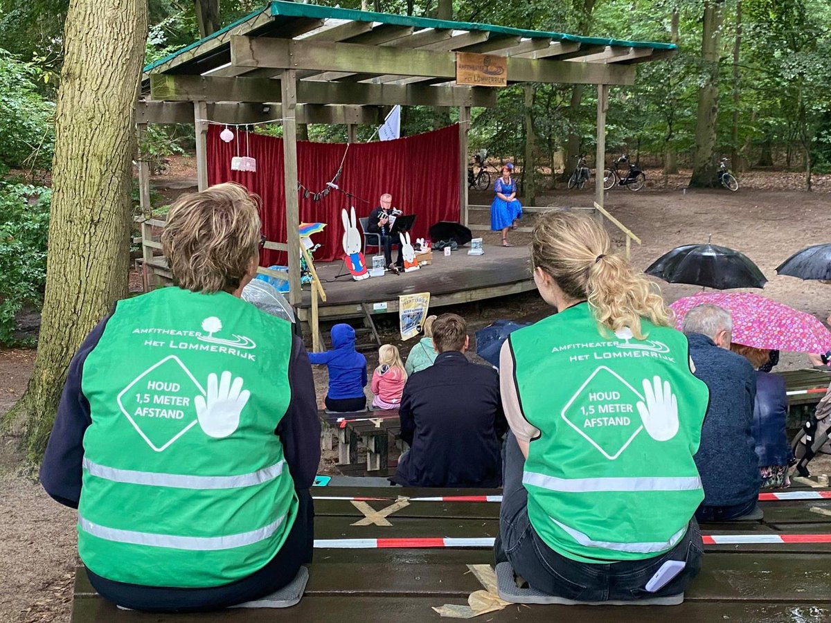 Het was een geslaagde, natte en laatste voorstelling in het Sallands. Veel kinderen, oud en jong genoten van onze voorlezer Gerard Oosterlaar, bekend als Höllenboer. Dank voor de samenwerking en sponsoring <a href="/Bruna/">Bruna</a>, <a href="/biebraalte/">bibliotheekraalte</a> en vele vrijwilligers #LuttenbergLeest #Luttenberg