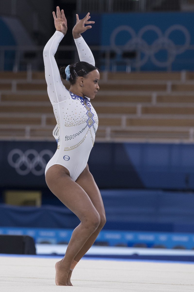 dibradoras's tweet photo. O FEITO DE REBECA ANDRADE É ENORME!

Ela passou por 3 cirurgias de ligamento no joelho: 2015, 2017, 2019. Quase desistiu, mas a mãe, dona Rosa, não deixou. “Você não vai desistir antes de tentar”.

Ela tentou. Conseguiu. E hoje é MEDALHISTA OLÍMPICA emocionando um país inteiro! https://t.co/NleXGsypgA