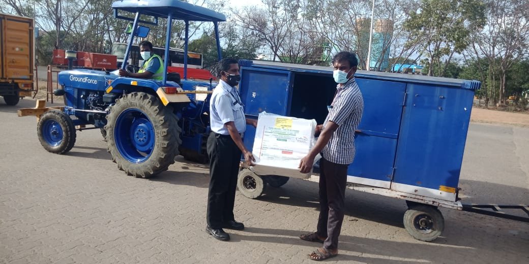 aaicbeairport's tweet photo. Coimbatore Airport @aaicbeairport on 29th July 21; 03 boxes of Covid-19 vaccine (Covishield) weighing 50 kgs arrived from Bangalore(1 box) and Mumbai(2 box) were handled with care and delivered to consignee immediately
#DeliveringEssentials
#deliveringHappiness
@AAI_Official https://t.co/LEf5kEDEIc