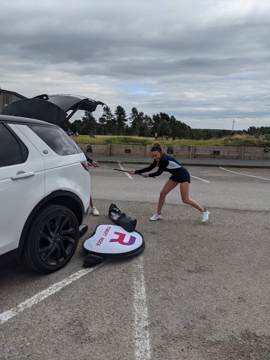 Great first day @CoxmoorGC for the @robrockgolftour 2 day major ! I think most on the tour know I do not have good experience with banners and flags and I think this photo taken by one of the parents pretty much shows that 🙈 when you can’t dismantle a flag pole 😂 get me a 🍷