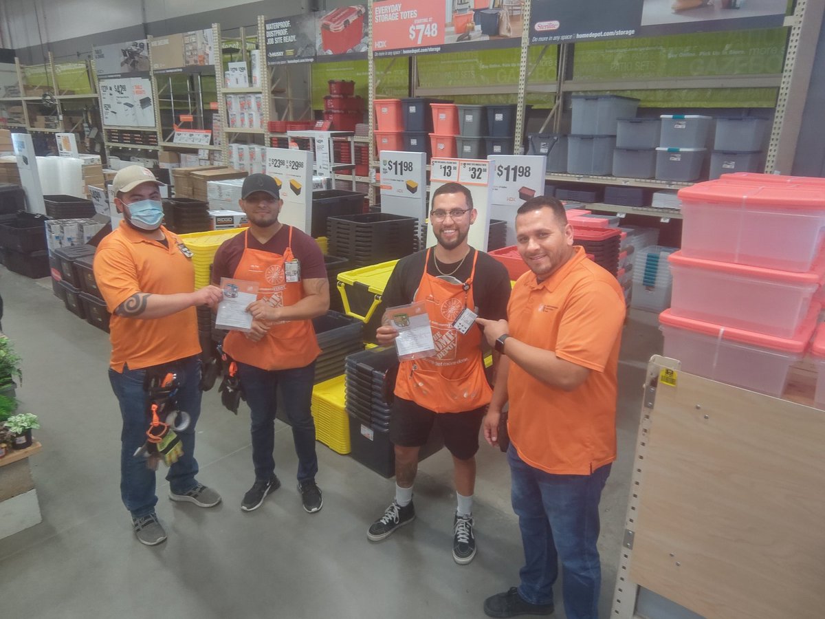 Just another example of the awesome MET/STORE partnership here at 8523. A big thanks to Jesus and Eddie for helping stage product for this year's Summer storage event. <a href="/raulmor78730856/">raul morales</a> <a href="/Yolanda_8523/">Yolanda ASDS 8523</a> <a href="/ianfmacias/">Ian Macias</a> @OscarM_8523 <a href="/2921073c19df4b9/">Rene Marquez</a>