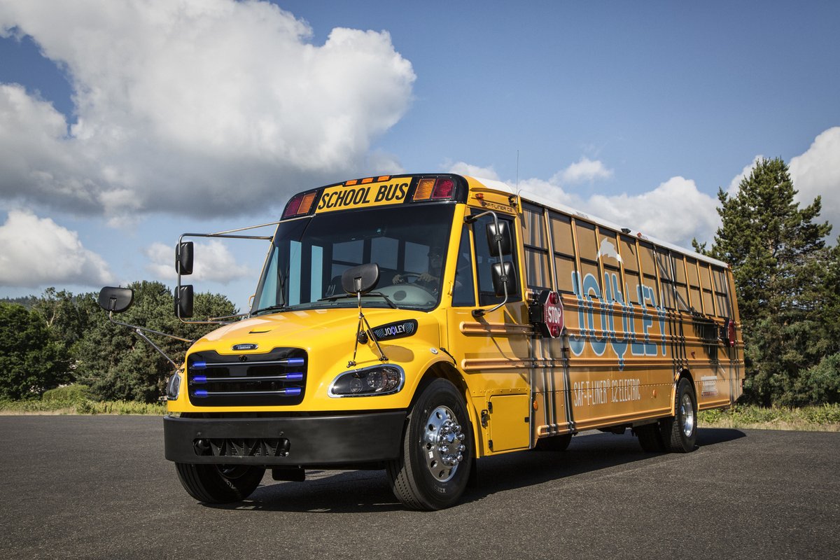 If you’re considering making a switch to an all-electric school bus, you’re not alone. The American Lung Association released new poll results that show 68% of American voters in a recent study are on board for zero-emission school buses. Read more: lung.org/media/press-re…