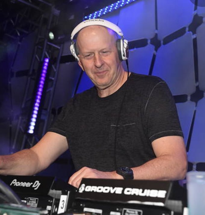 willcapven's tweet image. What a world we live in: 

Goldman’s                 Nas / Jay-Z
CEO is a DJ               are top investors