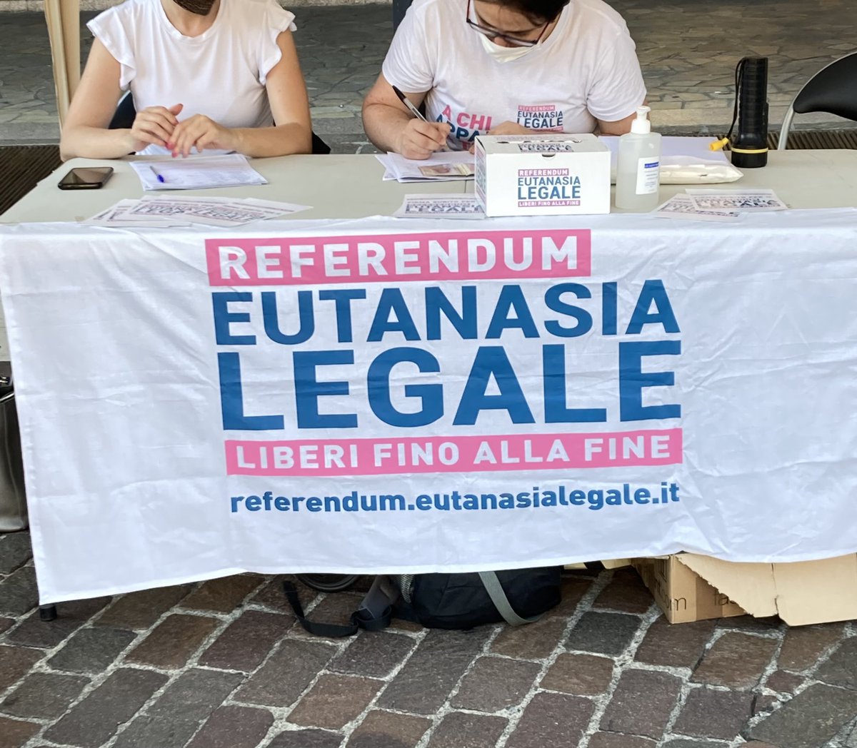 Io ho appena firmato. <a href="/ass_coscioni/">Associazione Luca Coscioni</a> <a href="/EutanaSiaLegale/">LiberiFinoAllaFine</a>