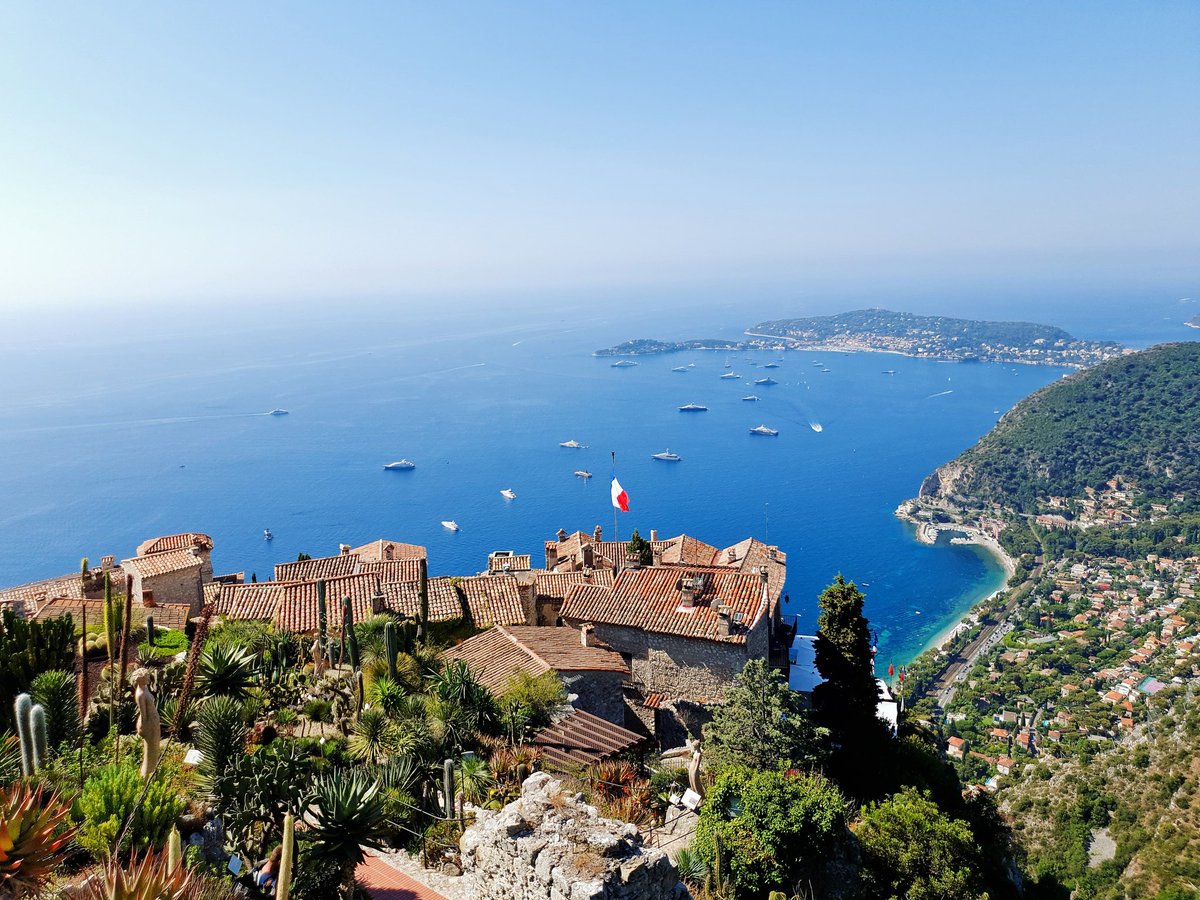 Une balade à EZE VILLAGE ☀️

#bonjour
#vacances
#vacancesenfrance
#eze
#ezevillage 
#jardinexotique
#cotedazur 
#cotedazurfrance 
#cotedazurnow 
#photooftheday