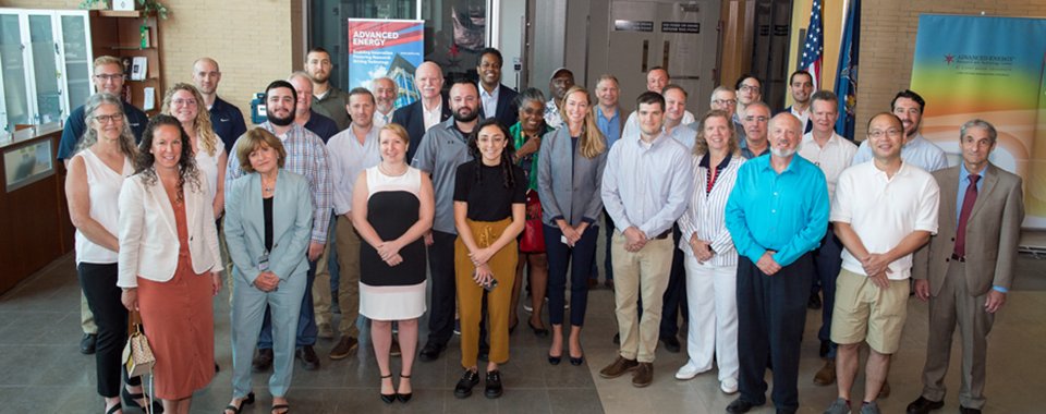 spd_stonybrook's tweet photo. Our Fundamentals of Offshore Wind students, faculty, industry partners and academic leaders met for the first time on Tuesday @AERTC_SBU. What an eager and accomplished group! The online program starts Monday. Learn more at: https://t.co/CFanGckRft  
@CEASSBU @somas  @sbucob https://t.co/E7MpsTAgUi