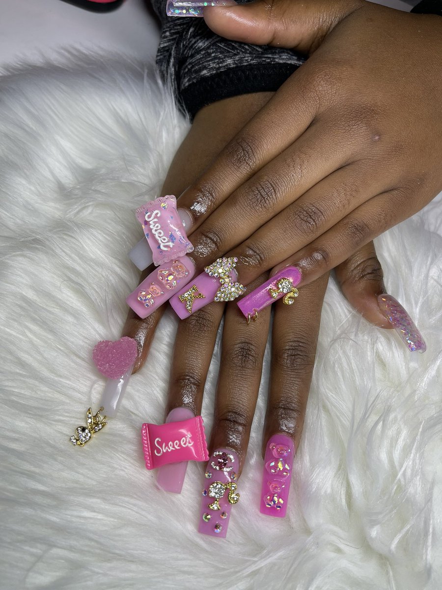 siditykee's tweet photo. Wassup Durham? 🥰💅🏽 book me, sets last 4-6 weeks ✨ 3 mins from nccu 📍 Located in House of Nails. These were all freestyle sets 😜 
Booking Link: https://t.co/KXJQNk10lP #nccu #nccunails #nccu25 #nccu24 #nccu23 #nccu22 #durhamnails #durhammua #durhamhairstylist #nailsoftwitter https://t.co/DVD4JHBY3c