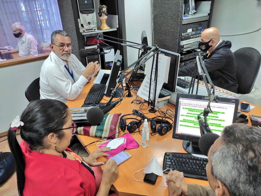 IpasmeOficial's tweet photo. #Sintoniza 📻 | Radio Rumbos 670 AM: La Junta Administradora del @IpasmeOficial en entrevista desde el programa Vox Pópuli, "activaremos los quirófanos de las Unidades en el territorio nacional para garantizar a la población las operaciones electivas que requieran" @oswaldotona https://t.co/QSaISJYUjY