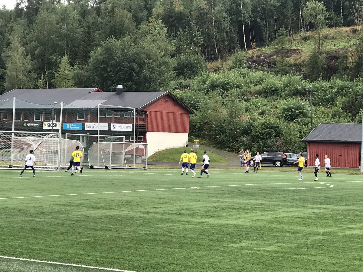 BiriFotball's tweet photo. Det spilles treningskamp her på Biri mellom a-laga til Biri og Vind nå. Stillingen ved halvtid er 1-2 til gjestene. https://t.co/KwxjnSmnk7
