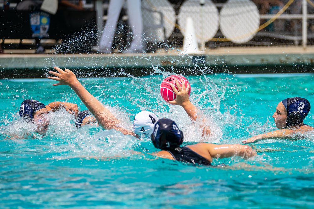 vanessamcnabb3's tweet photo. Gold medallist’s in the 16U classic division! @USAWP I couldn’t have asked for a better team to play with.I’m going to miss everyone so much. #waterpolo #gold #TeamUSA #juniorolympics #Swimming @lindaluvspolo @kelseyg49 @GoldCoastWPC @valleypolo @ryancapture https://t.co/mvzWaguKrU