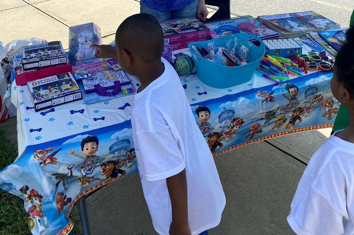 CroftColts's tweet photo. What an AMAZING day to wrap up #campcms !  Our community partners showed the love today to our #campcms students by filling it with so much fun! Thank you so much to 
#crosswayclt , #harvestclt, and #crosspointeclt @CharMeckSchools https://t.co/CooxmxzeV1