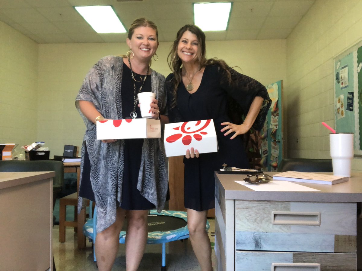 Now we’re ready for open house at Moreland Road, thanks to <a href="/oakhillchurch/">Oak Hill Baptist</a>, who always takes great care of our school. <a href="/hstarrobinson/">Heather Robinson</a> <a href="/mc_garvin/">Misty Garvin, Ed.S.</a> <a href="/DrForehand/">Michael Forehand, Ed.D.</a> #BeMRE